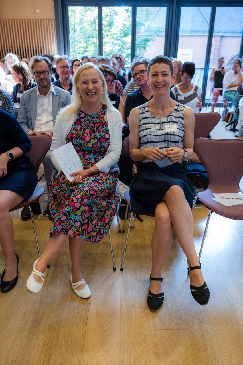 Gesundheitsministerin Diana Stolz und Dr. Katharina Böhm (HAGE)