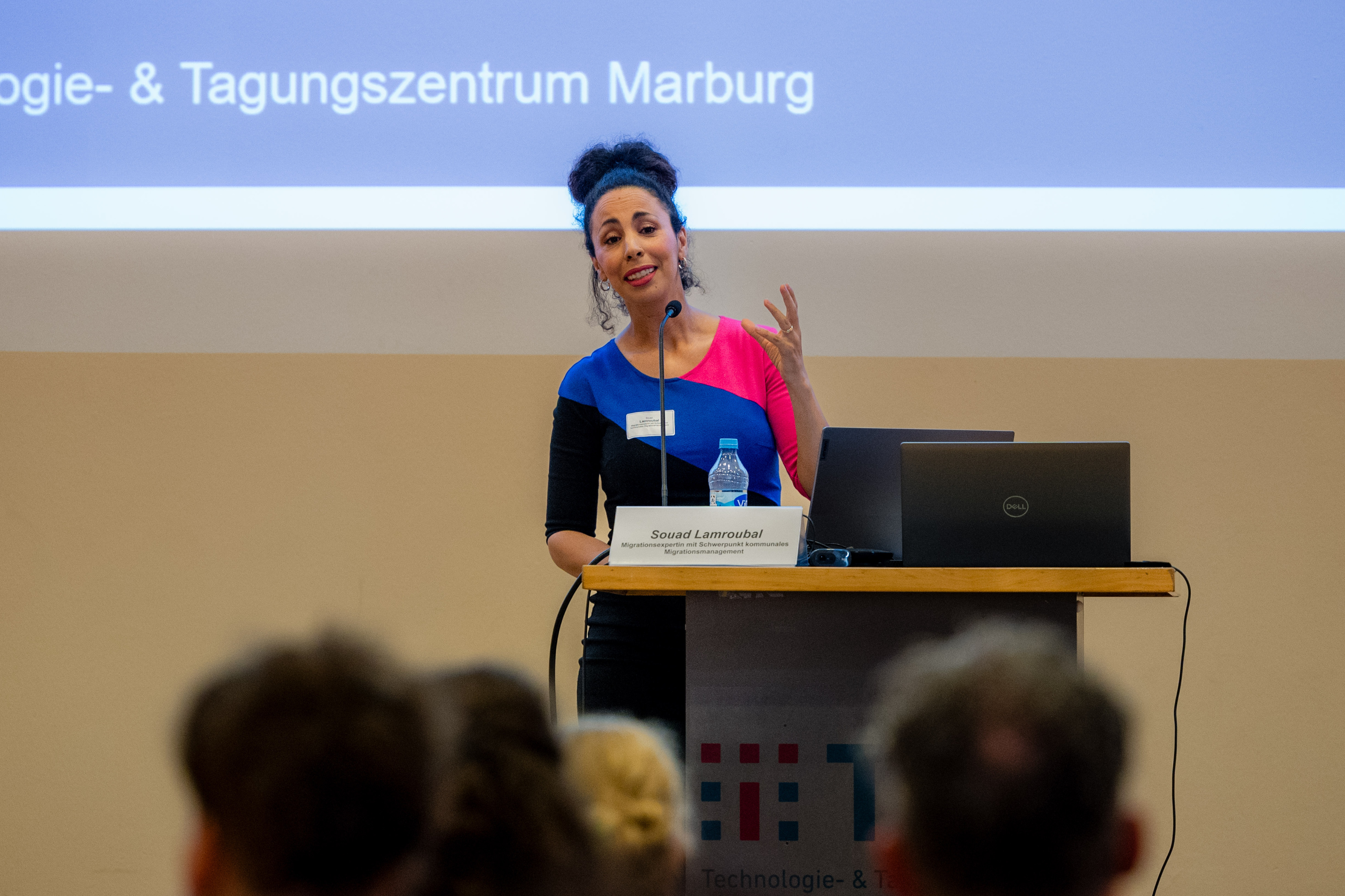 Souad Lamroubal, Migrationsexpertin mit Schwerpunkt kommunales Migrationsmanagement