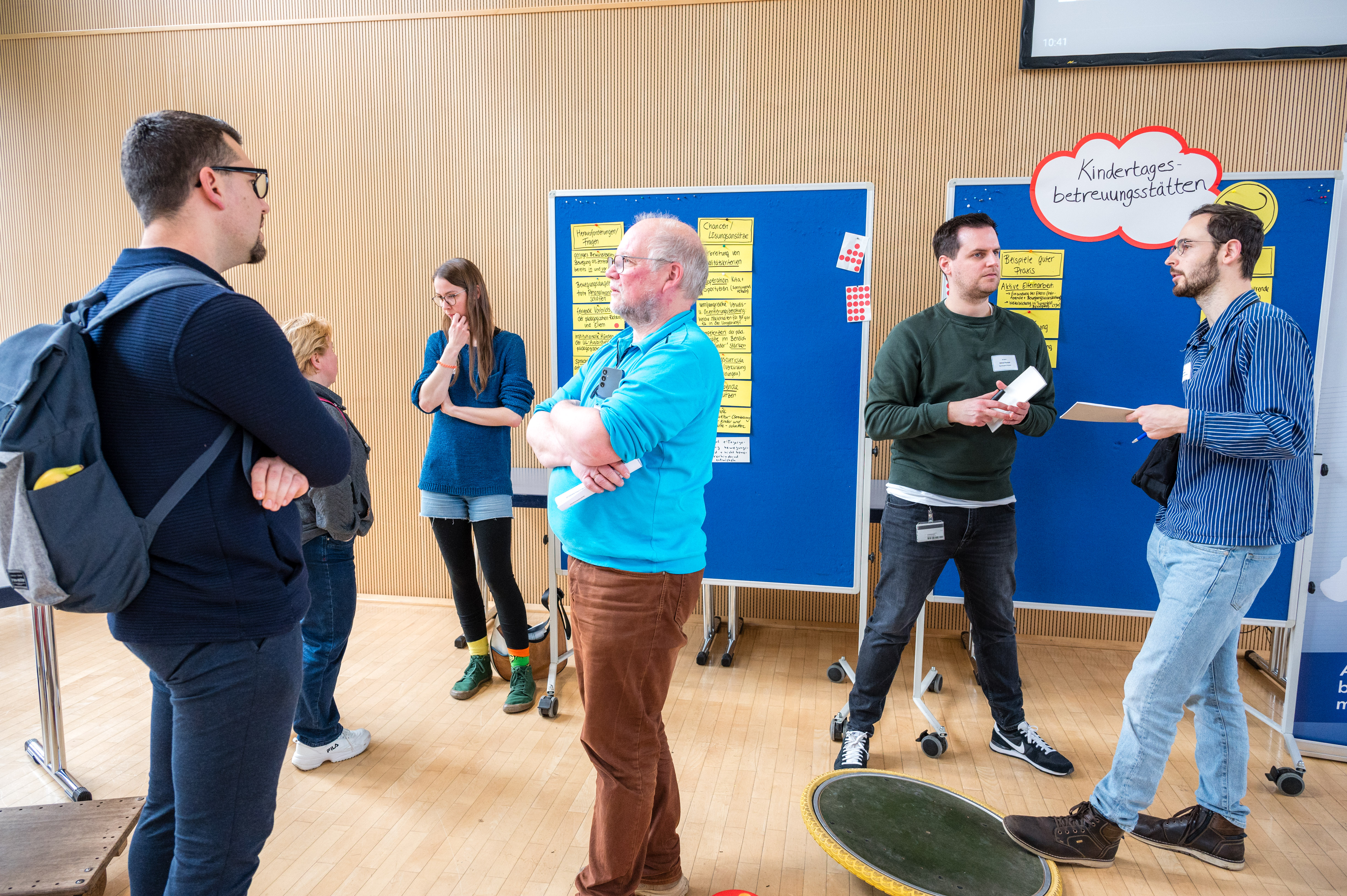 Diskussionsrunde in den Lebenswelten - Setting Kindertagesstätten