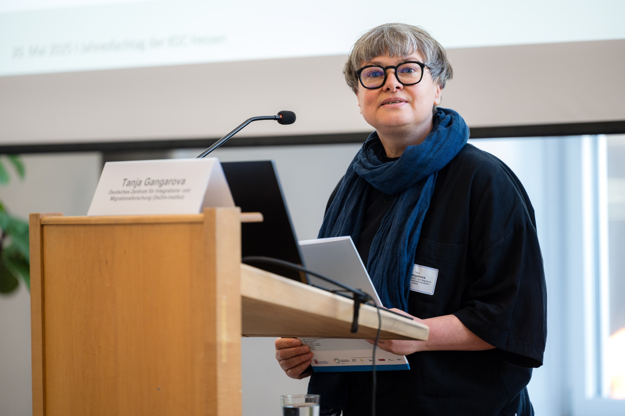 Tanja Gangarova, Deutsches Zentrum für Integrations- und Migrationsforschung