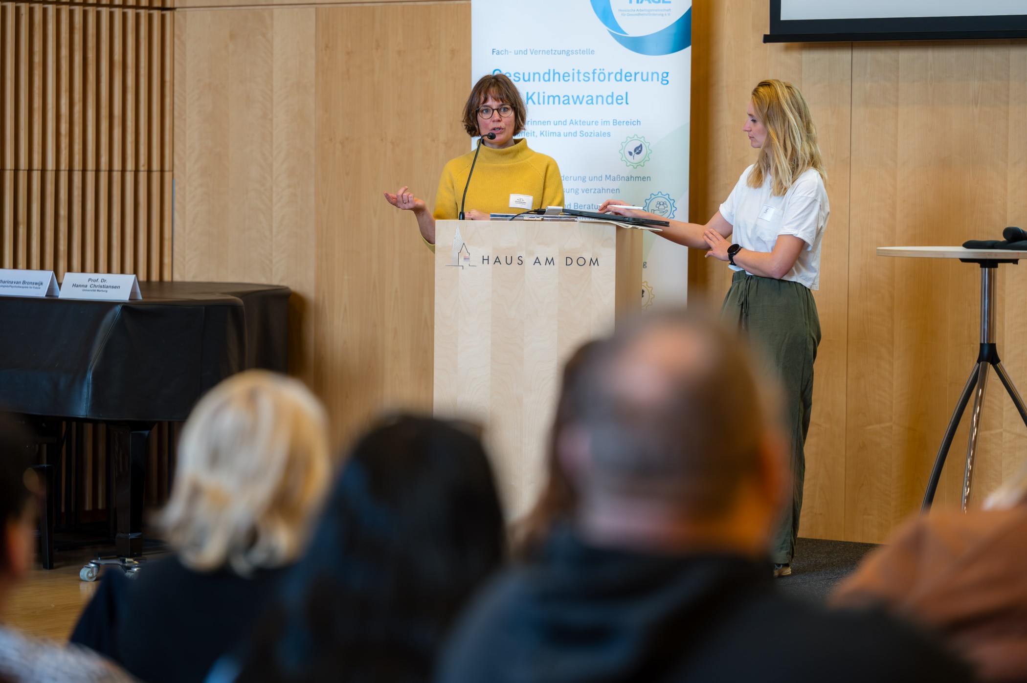 Prof. Dr. Hanna Christiansen (Univ. Marburg) & Paula Föhr (Moderatorin)