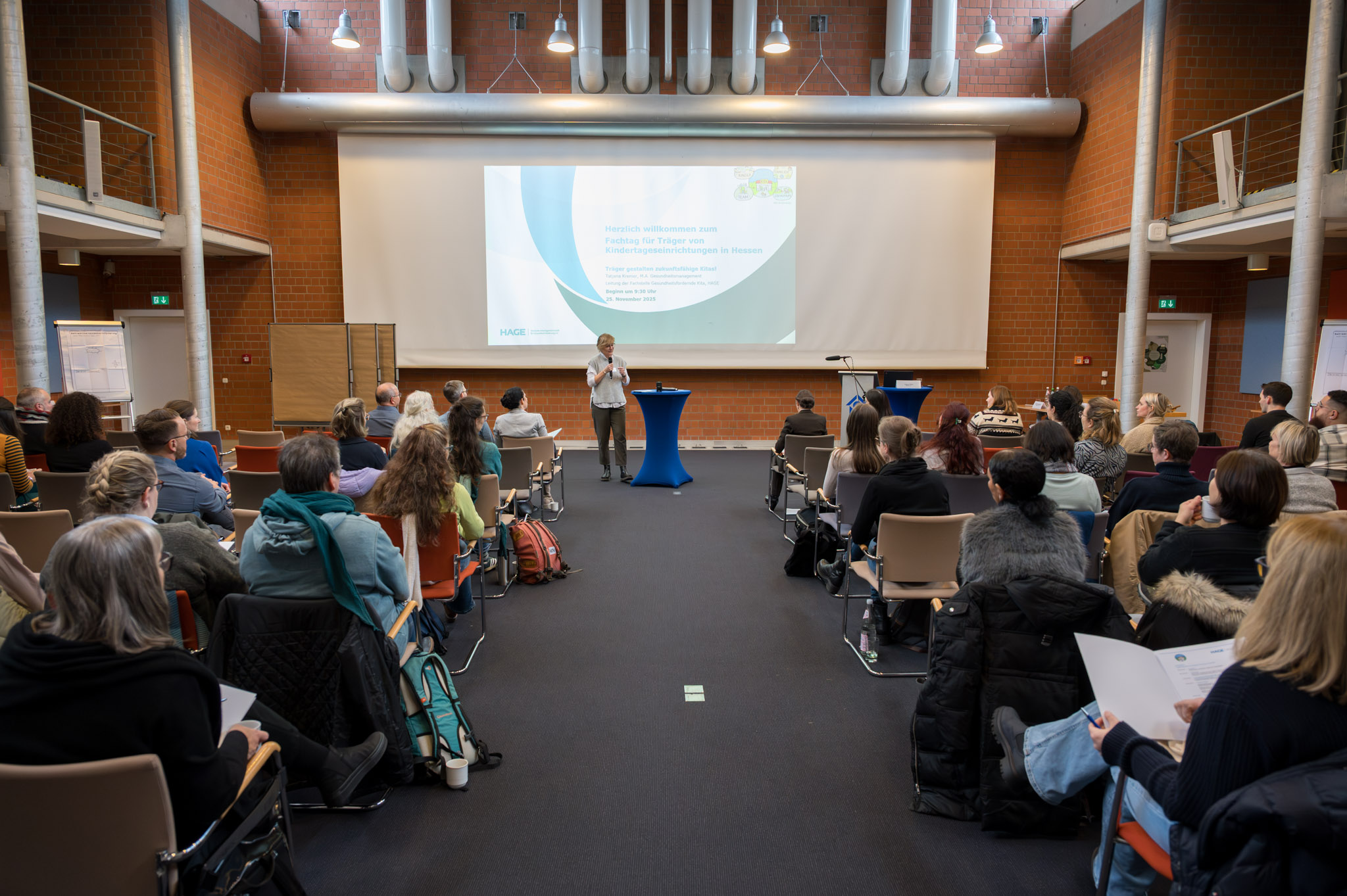 Fachtag für Träger von Kindertageseinrichtungen in Hessen 2025, Aula Moderation