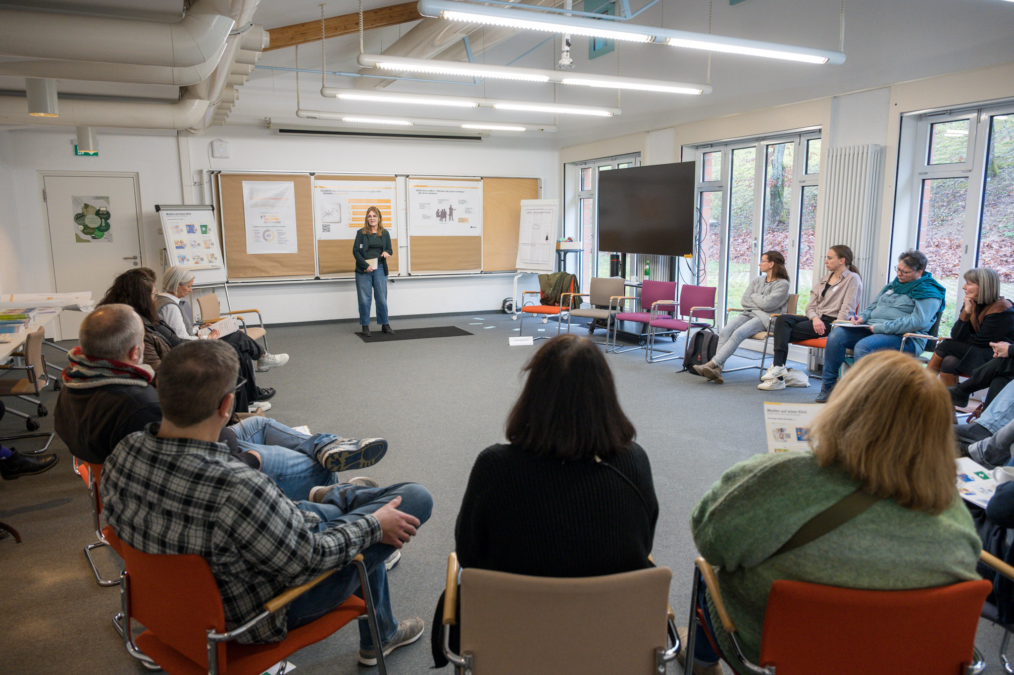 Vertiefungsforum 1: Gesund und sicher bei der Arbeit - gesunde Beschäftigte - gute Bildungsarbeit!  Referentin: Beate Westerfeld, Berufsgenossenschaft für Gesundheitsdienst und Wohlfahrtspflege (BGW), achtag für Träger von Kindertageseinrichtungen in Hess