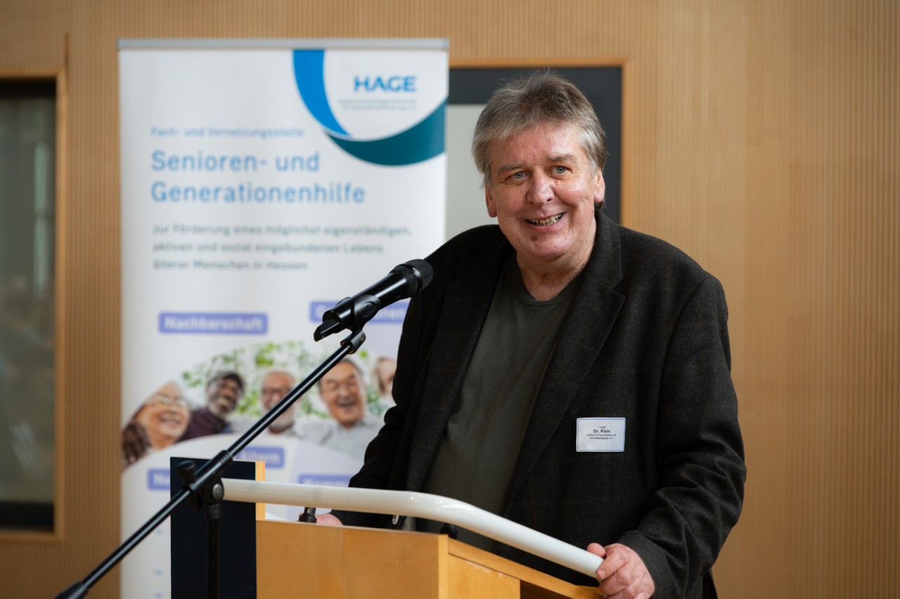 Dr. Ludger Klein vom Institut für Sozialarbeit und Sozialpädagogik e. V. (ISS) / Kompetenznetz Einsamkeit (KNE)