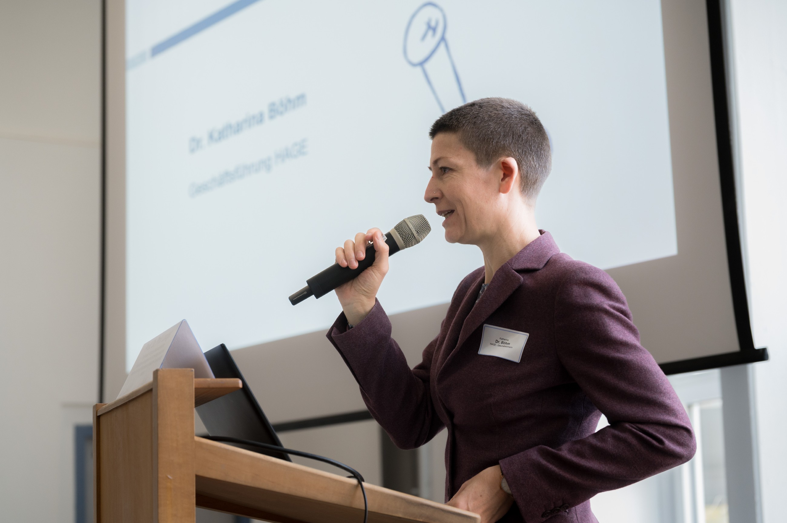 Grußwort von Dr. Katharina Böhm (Geschäftsführung, HAGE)