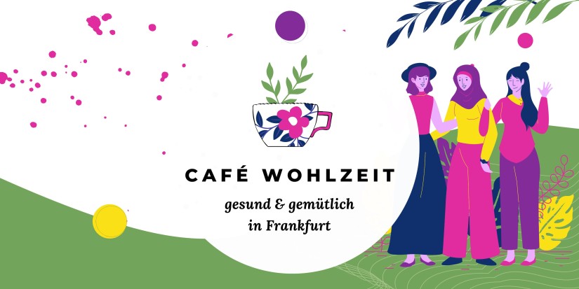 Kaffeetasse mit einem Blattgrün und Café Wohlzeit-Schriftzug. Auf der rechten Seite befinden sich 3 Frauenfiguren.