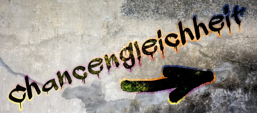 Schriftzug in Graffiti mit dem Wort Chancengleichheit