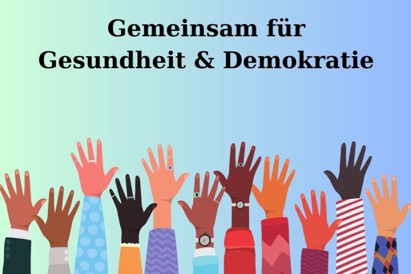 Hochgestreckte Hände von Menschen zeigen auf den Schriftzug Gemeinsam für Gesundheit und Demokratie