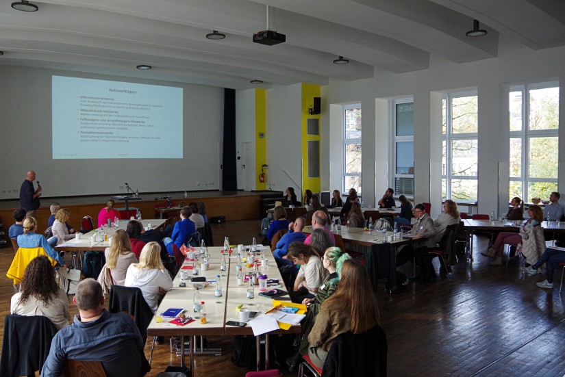 Blick von Plenum auf den Impulsvortrag von Prof. Dr. Christian Kolbe