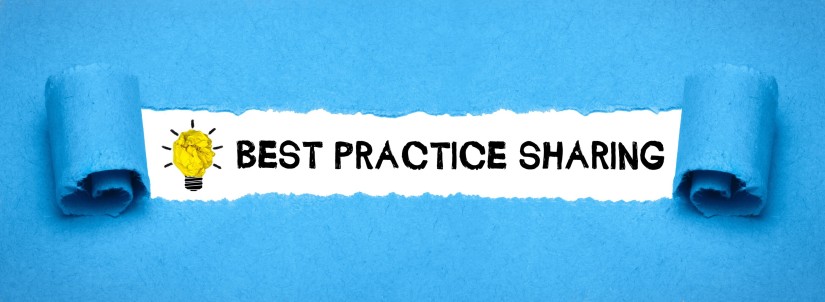 Schriftzug Best Practice Sharing mit Glühbirne aus Papier
